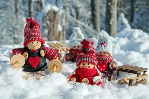 doll figures, nature, characters, wooden figures, fun, cute, snow, winter, cold, sleigh ride, christmas